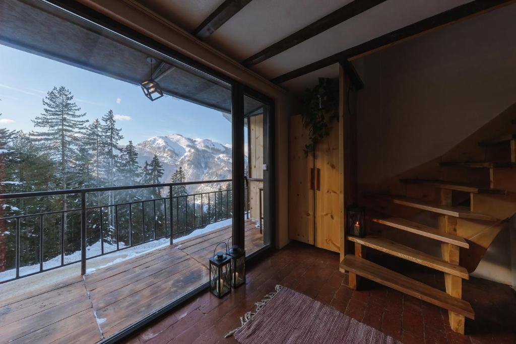 Guri i Kuq Hotel & Vila - Double Room With Mountain View