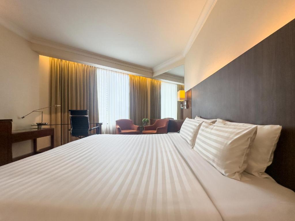 Postel nebo postele na pokoji v ubytování Rembrandt Hotel Bangkok
