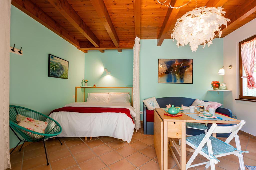 Postel nebo postele na pokoji v ubytování Il Laghello Wood House