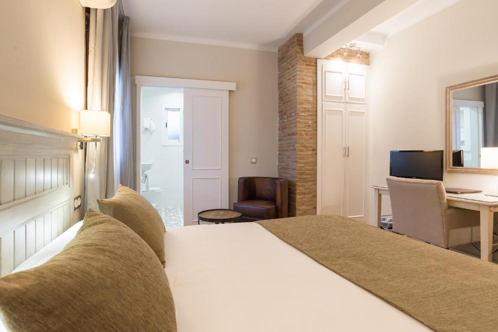 a hotel room with a bed and a desk at BYPILLOW California in Málaga