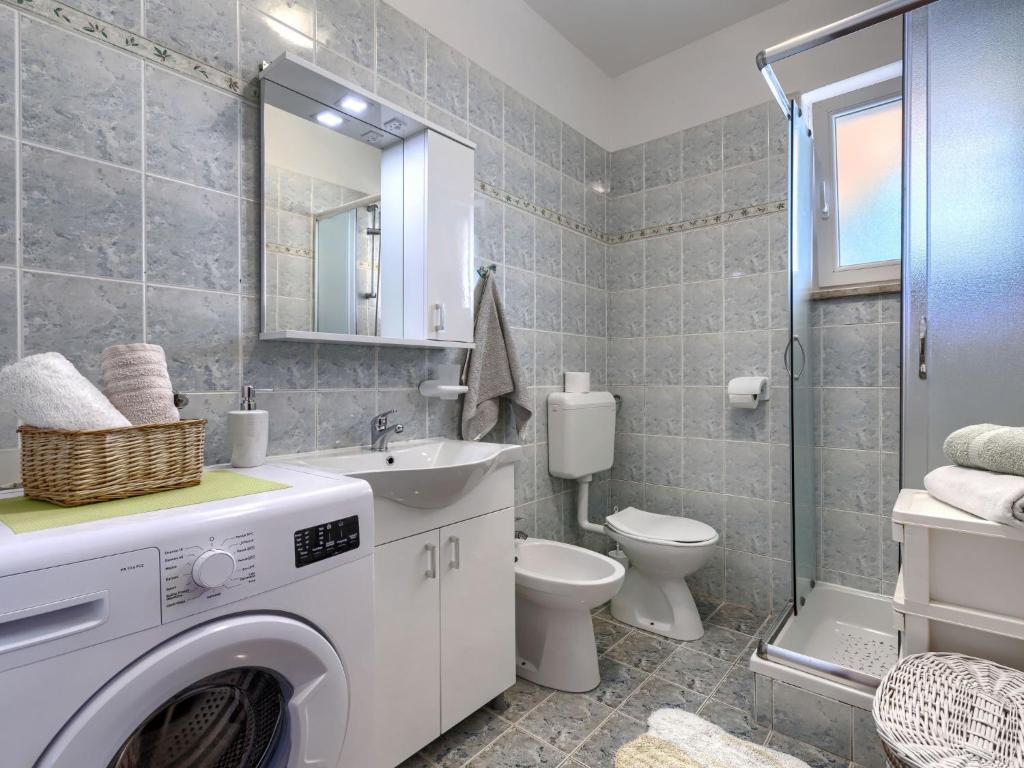 Kúpeľňa v ubytovaní Apartment Cekić-2 by Interhome