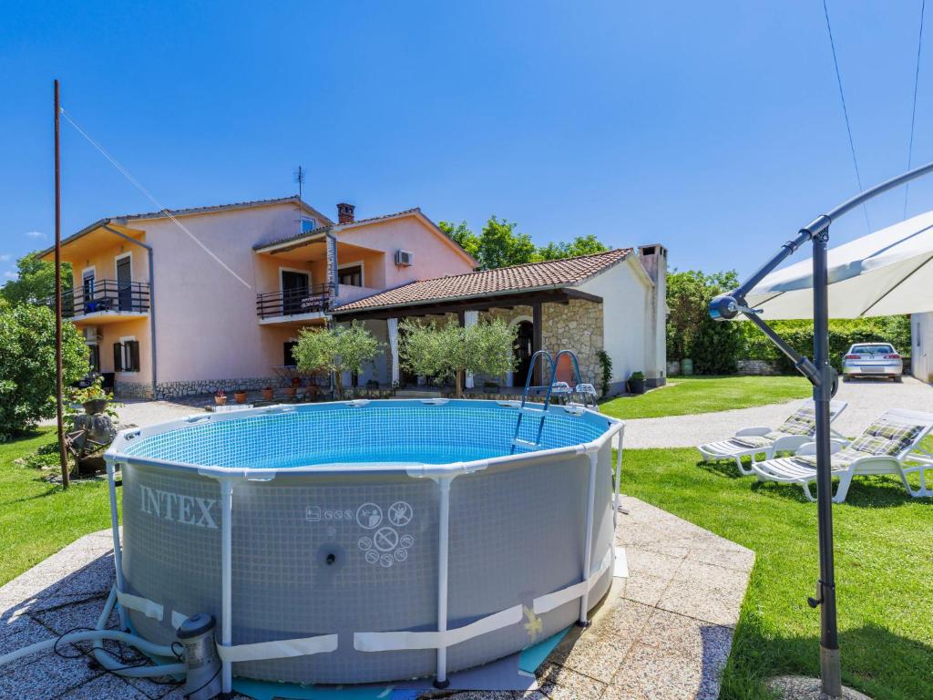 Bazén v ubytovaní Apartment Cekić-2 by Interhome alebo v jeho blízkosti