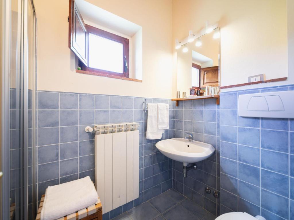 A bathroom at Holiday Home La Torre by Interhome