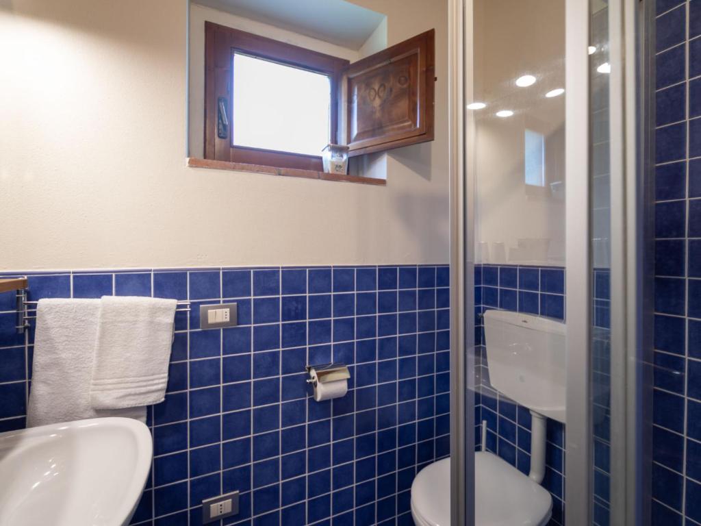 A bathroom at Holiday Home La Torre by Interhome
