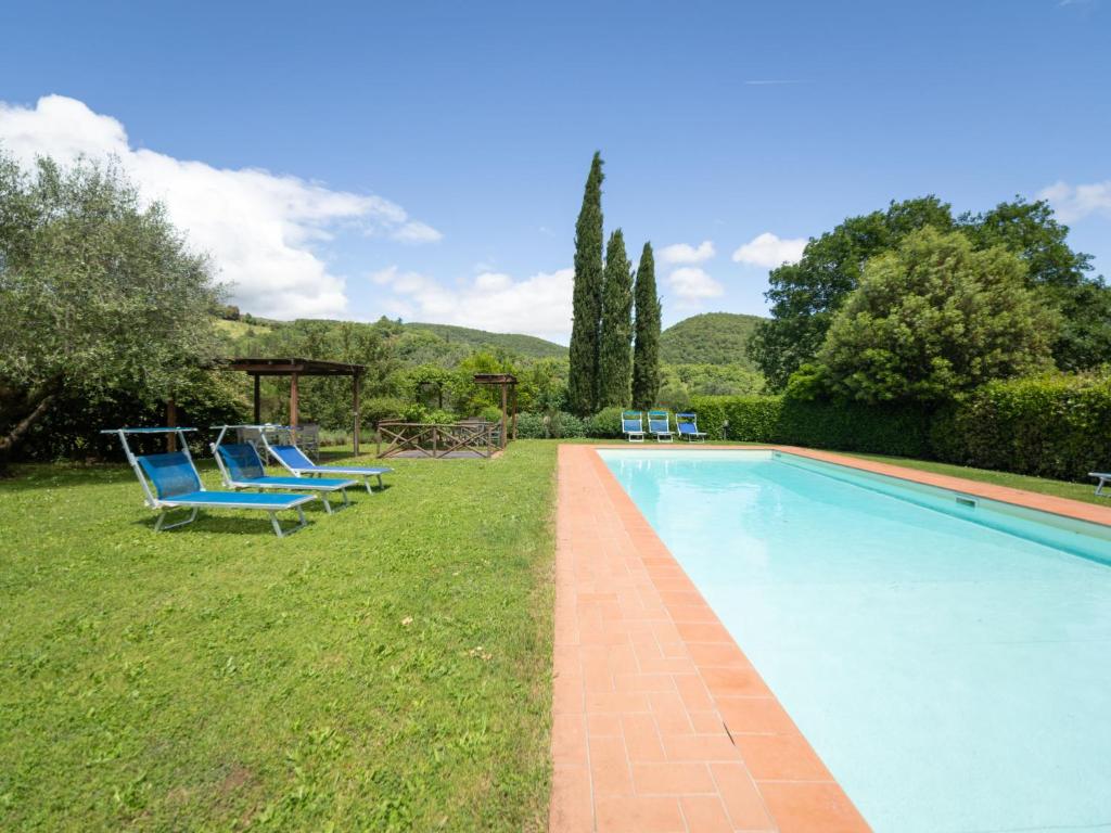 The swimming pool at or close to Holiday Home La Torre by Interhome