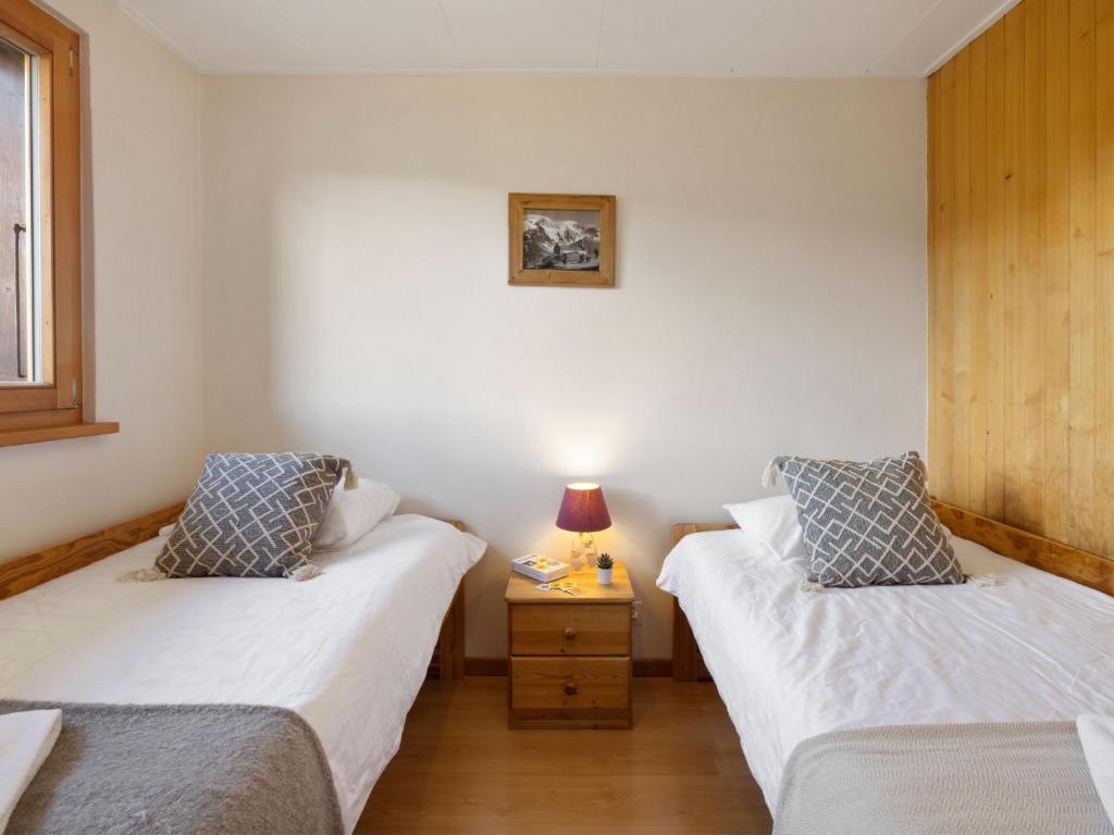 Postel nebo postele na pokoji v ubytování Apartment Beausoleil 14 by Interhome