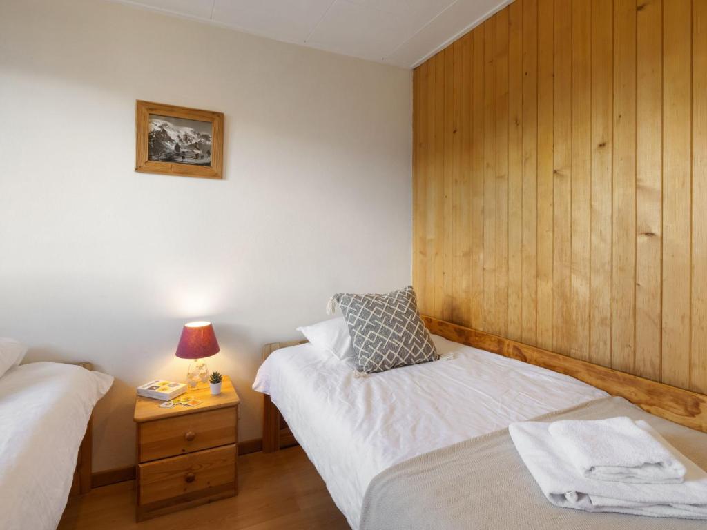 Postel nebo postele na pokoji v ubytování Apartment Beausoleil 14 by Interhome