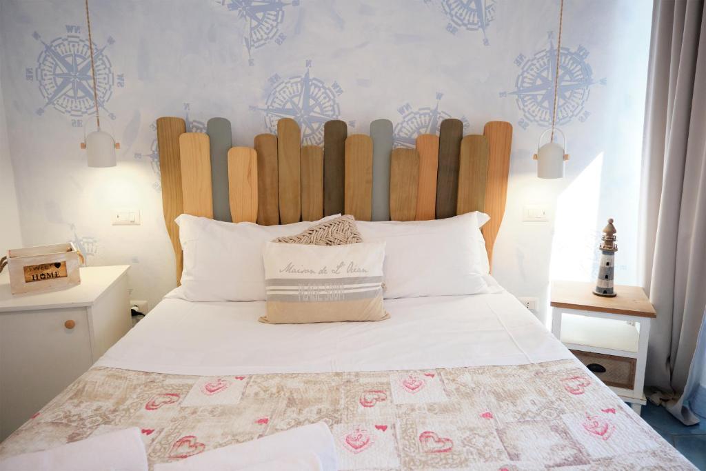 Postel nebo postele na pokoji v ubytování Pharus Miseni Suites and rooms