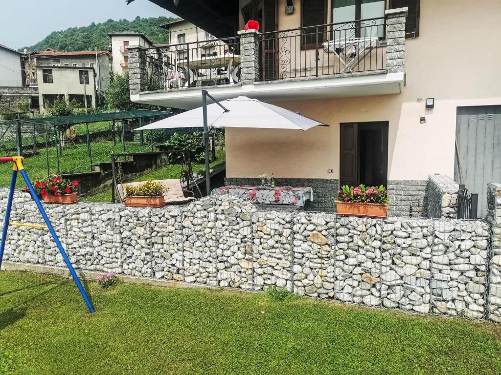 Vonkajšia záhrada v ubytovaní Apartment Dora by Interhome