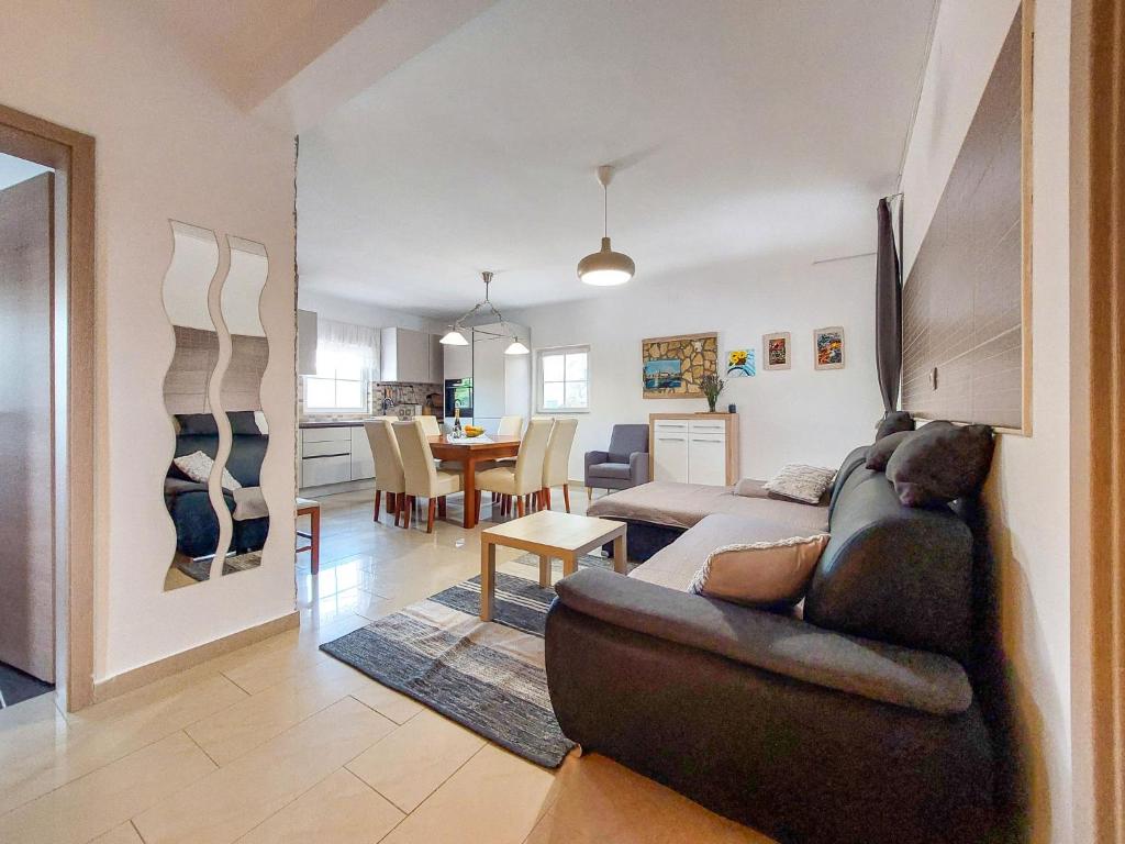 Posezení v ubytování Holiday Home Mikac by Interhome