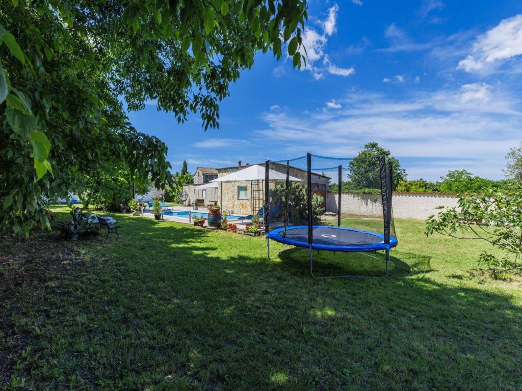 Herní místnost nebo prostor pro děti v ubytování Holiday Home Pinezici-2 by Interhome