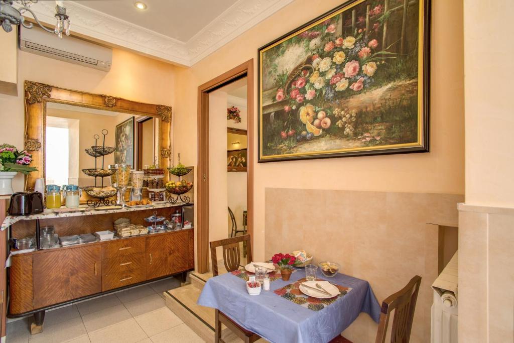 Kuchyň nebo kuchyňský kout v ubytování Hotel Caravaggio