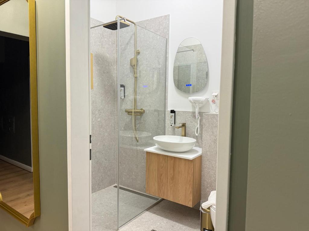 Bagno di HOME1 - District Twelve Boutique Hostel