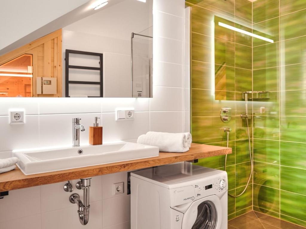 Koupelna v ubytování Apartment Mountain Suite A10 by Interhome