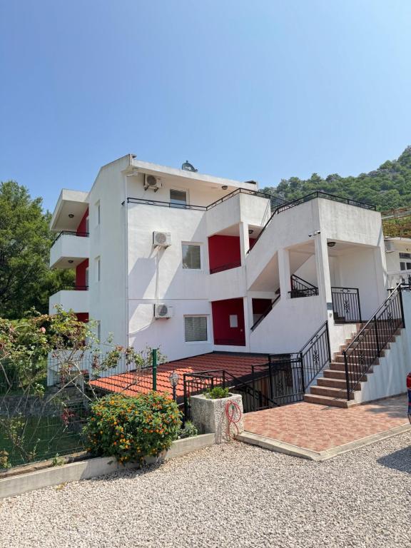 Budova, kde se apartmán nachází
