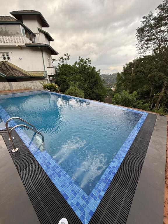 Bazén v ubytování Kandyan View Holiday Bungalow'' FREE PICKUP FROM KANDY CITY'' nebo v jeho okolí