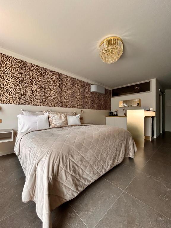 Postel nebo postele na pokoji v ubytování Royal Apartmány
