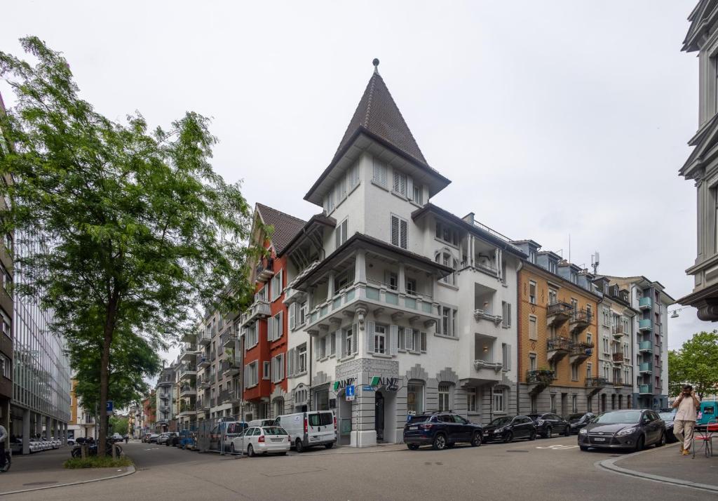 Luxury Apartments by Livingdowntown
