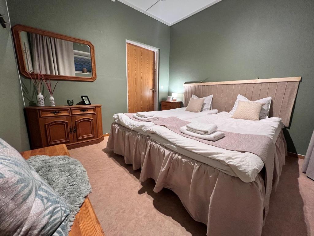 Postel nebo postele na pokoji v ubytování Målkullorna Hostel