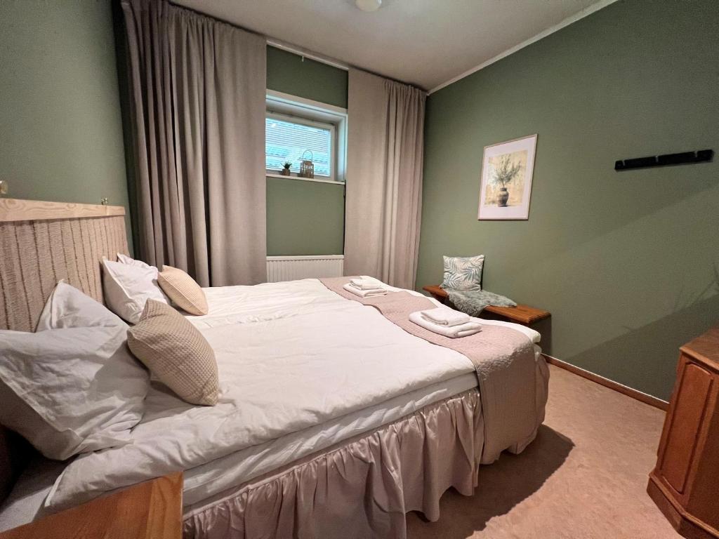 Postel nebo postele na pokoji v ubytování Målkullorna Hostel