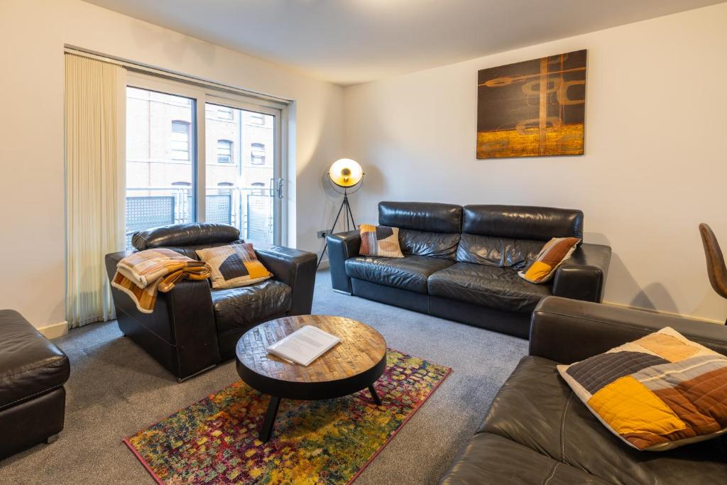 a living room with two couches and a table at Dundee City centre apartment - 3 bedrooms sleeps 6 in Dundee