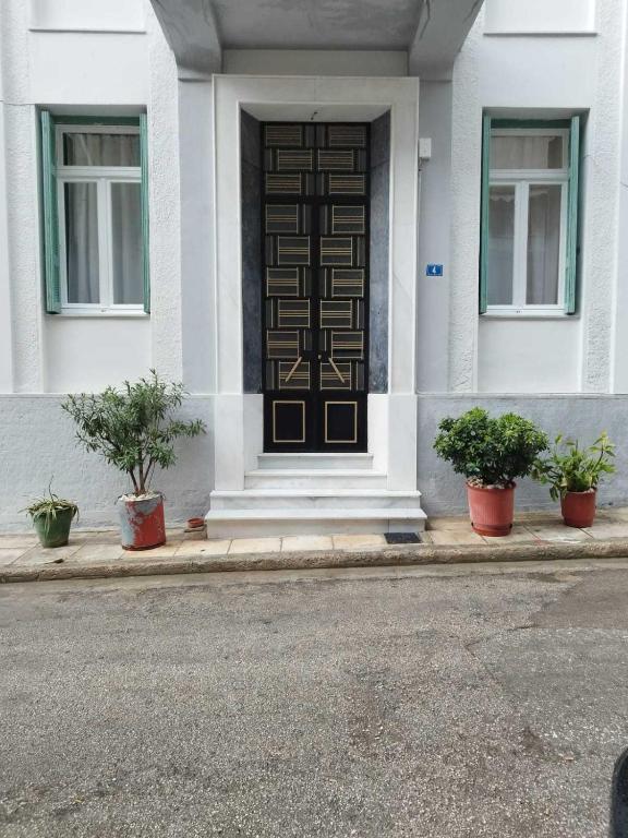 Golden room 1