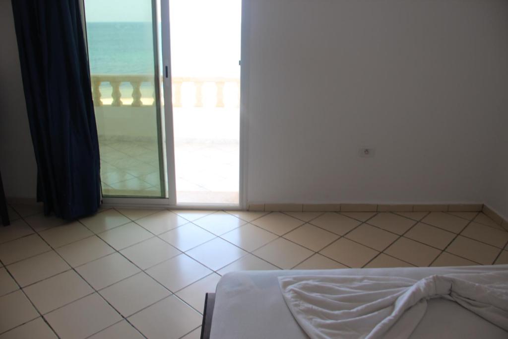 Postel nebo postele na pokoji v ubytování Hotel Beausoleil kélibia