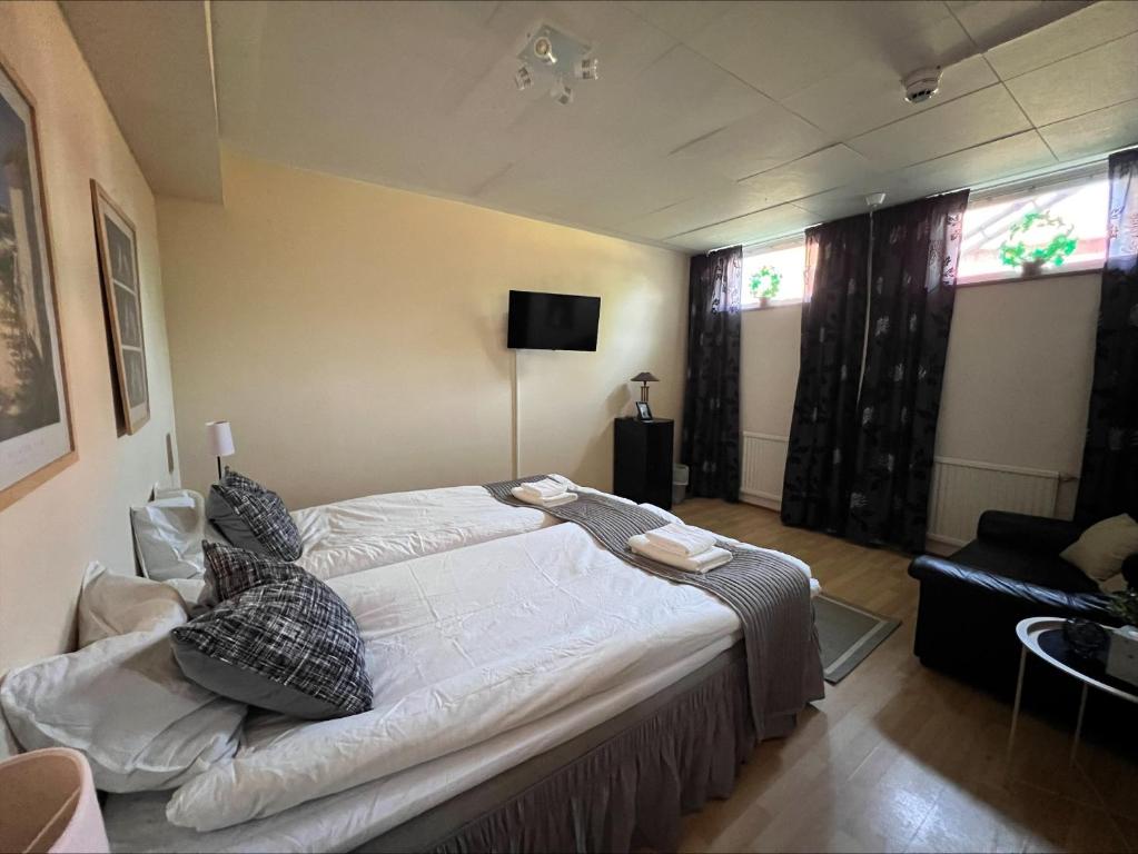 Postel nebo postele na pokoji v ubytování Målkullorna Hostel