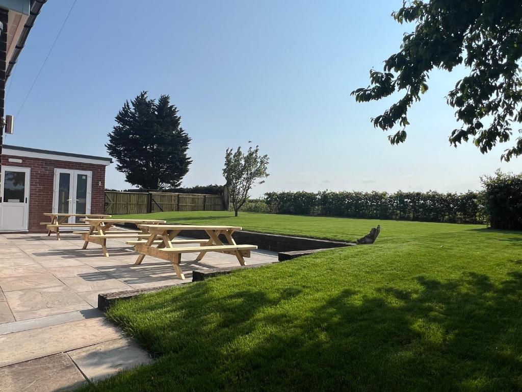 a picnic table in the grass in a park at East Halton Hotel in East Halton