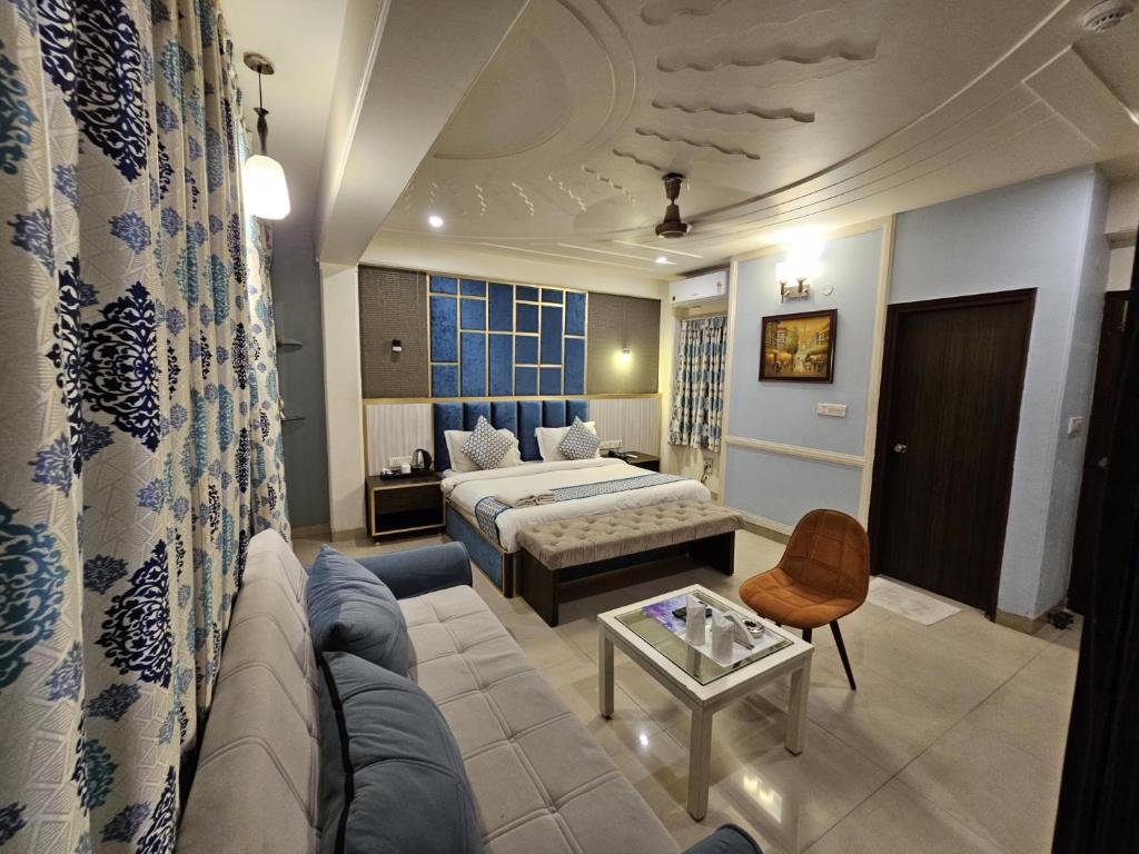 Postel nebo postele na pokoji v ubytování Hotel Oppera Delhi International Airport