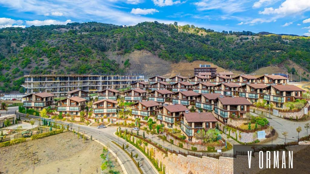 Nespecifikovaný výhled na hory nebo výhled na hory při pohledu z rezortu