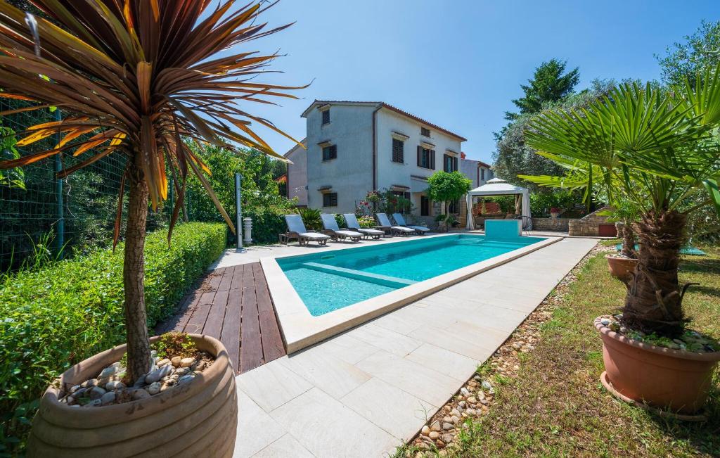 Gorgeous Home In Pula