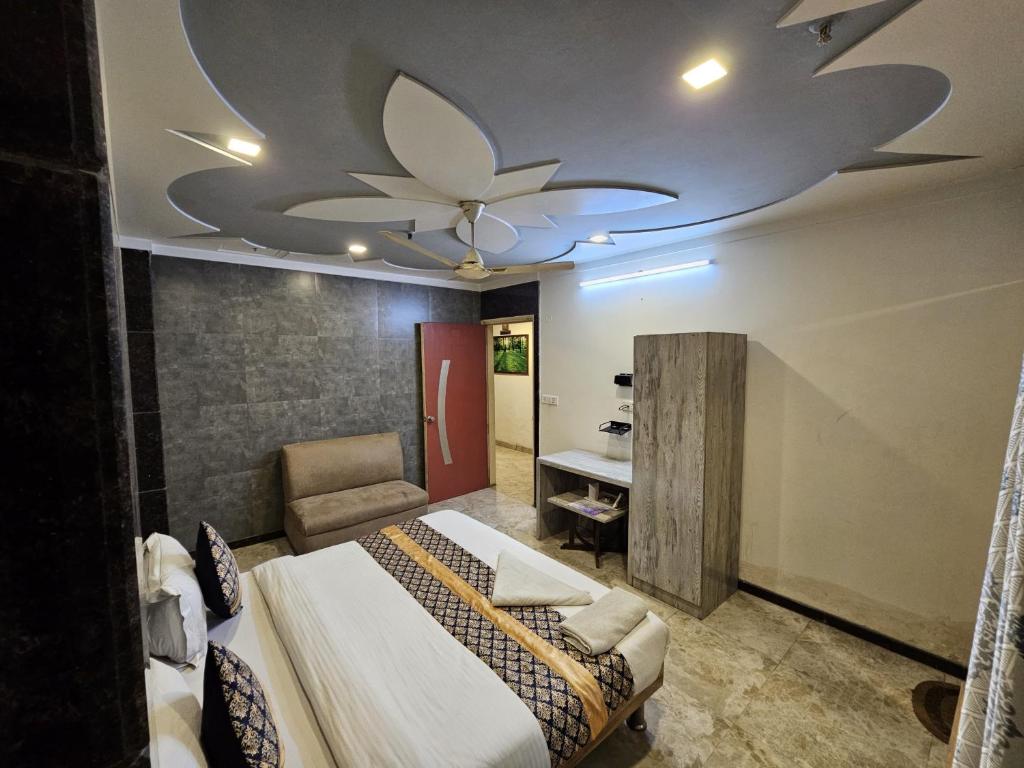 Postel nebo postele na pokoji v ubytování Hotel Oppera Delhi Airport
