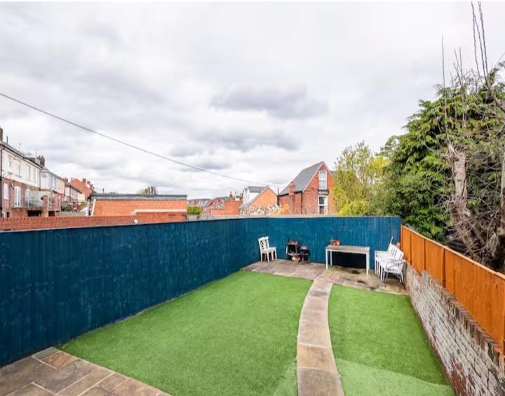 Zahrada ubytování Spacious 2 Bedrooms, Free Parking, Free Wifi - Serene Homes Sheffield