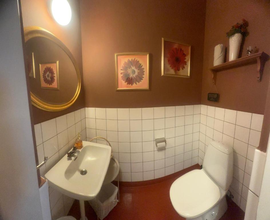 Koupelna v ubytování Målkullorna Hostel