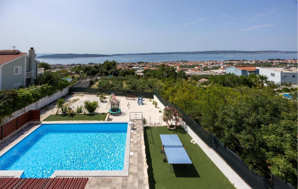 Bazén v ubytovaní Pet Friendly Home In Kastel Kambelovac alebo v jeho blízkosti