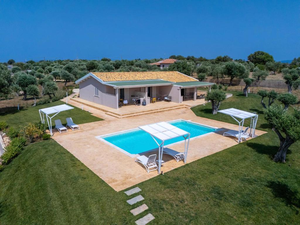 Bazén v ubytování Villa Aris nebo v jeho okolí