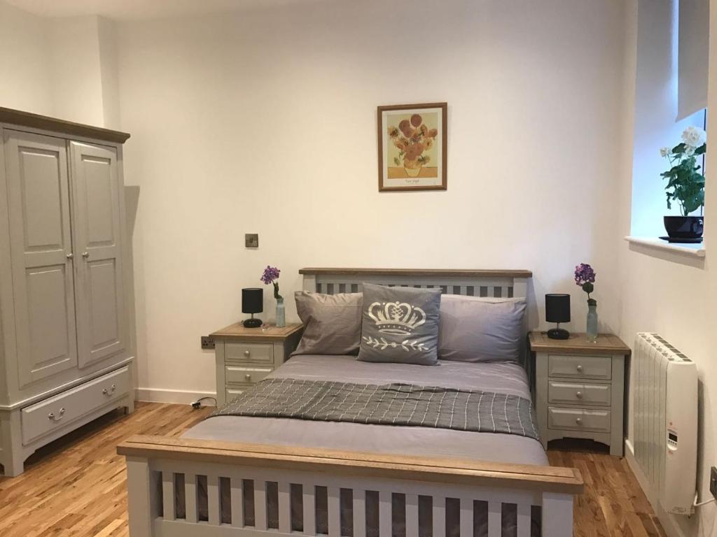Ένα ή περισσότερα κρεβάτια σε δωμάτιο στο Central 2Bedroom Apartment with Terrace and Garage
