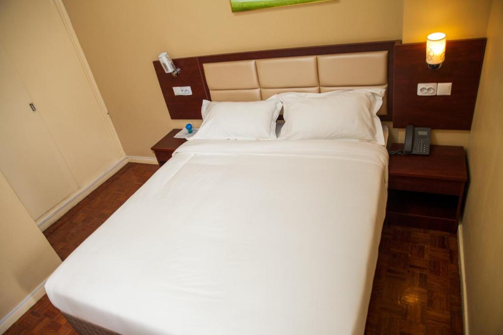 Postel nebo postele na pokoji v ubytování Hotel Mirava