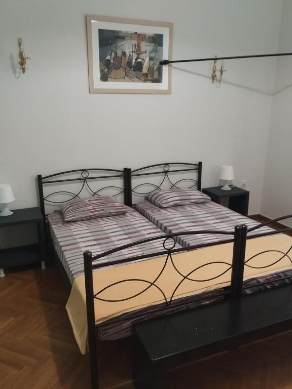 Golden room 3