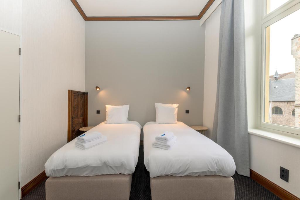 Postel nebo postele na pokoji v ubytování Hotel Lucca