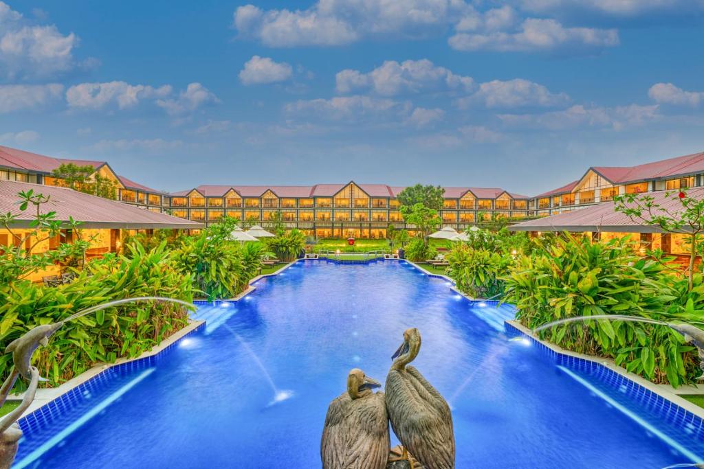 Bazén v ubytování MAYFAIR Tea Resort nebo v jeho okolí