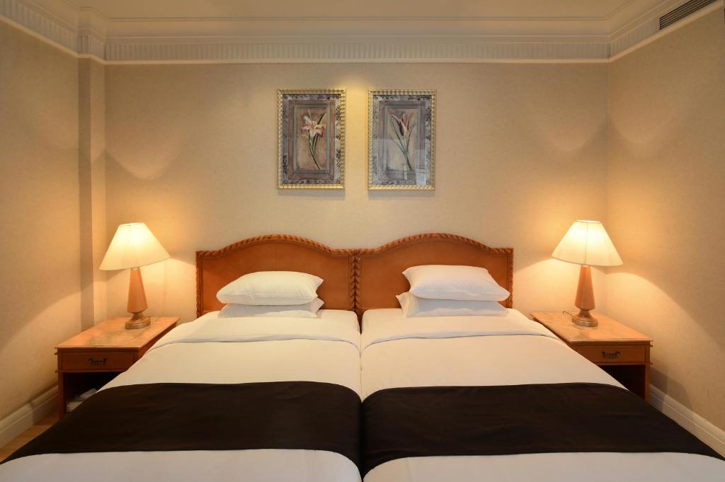Postel nebo postele na pokoji v ubytování Jeju Oriental Hotel & Casino