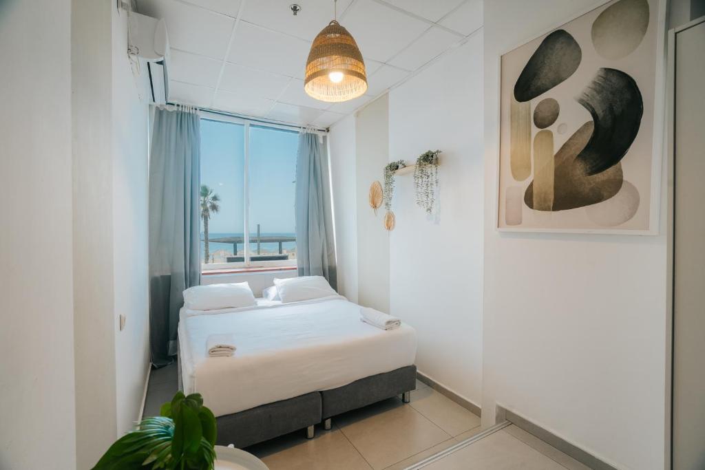 Postel nebo postele na pokoji v ubytování Central Beach Hotel