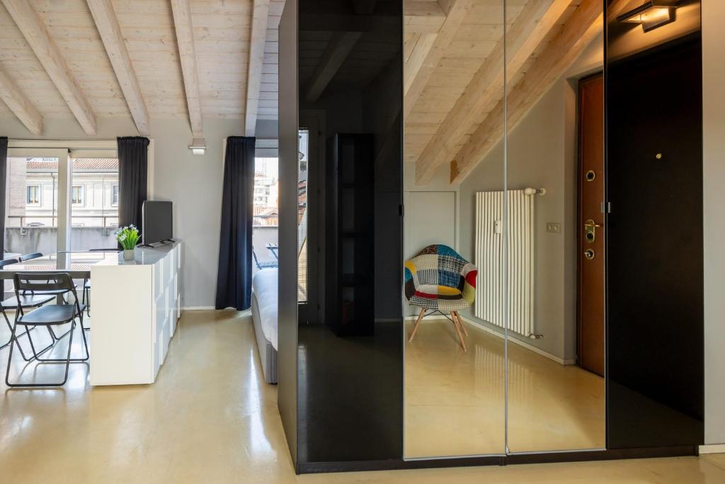 Kuchyň nebo kuchyňský kout v ubytování Rooftop Corso Como con terrazzo privato