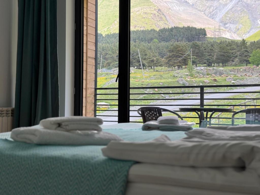 Nespecifikovaný výhled na hory nebo výhled na hory při pohledu z hotelu