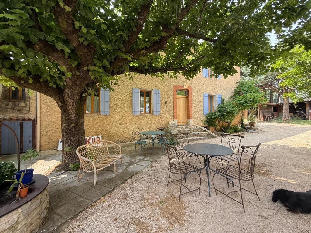 Budova, kde se prázdninový dům nachází