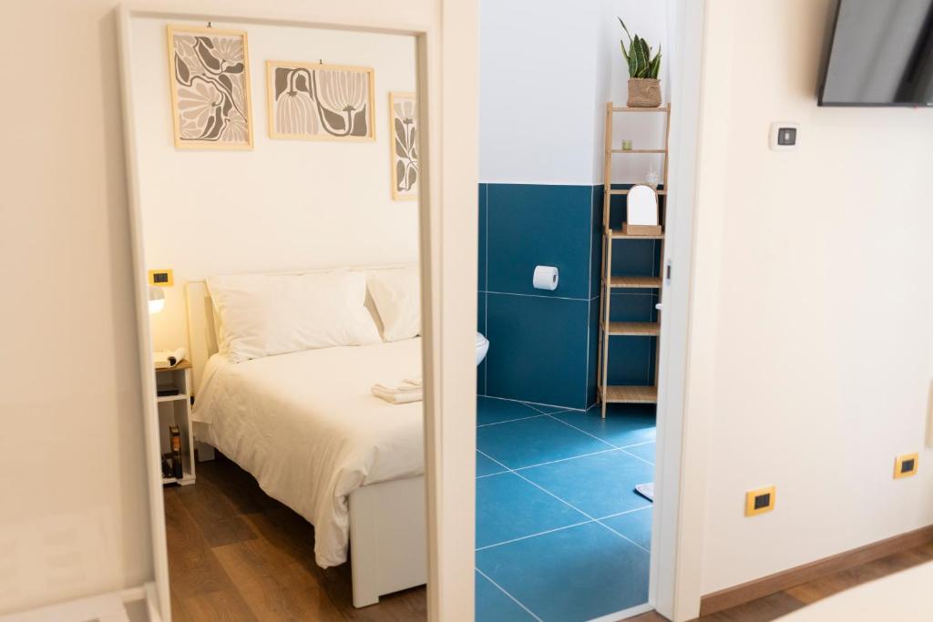 Postel nebo postele na pokoji v ubytování Mare nel Cuore Rooms Salerno