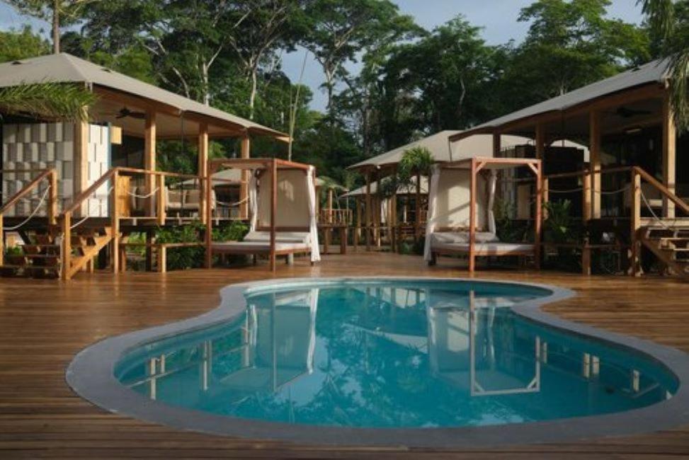 Bazén v ubytování Evia Life Resort nebo v jeho okolí