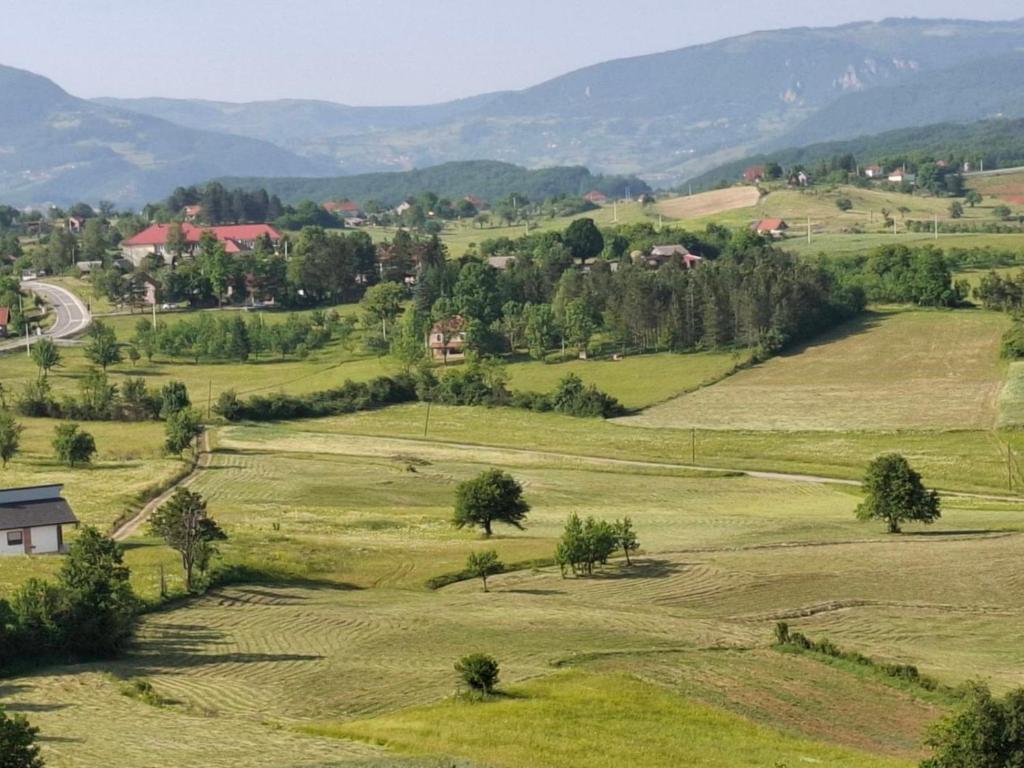 Příroda nedaleko venkovského domu